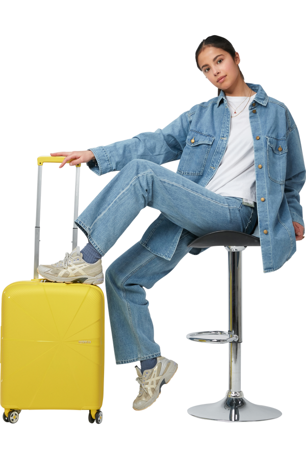 American Tourister StarVibe Spinner Expandable TSA 55cm Electric Lemon American Tourister StarVibe Spinner Expandable TSA 55cm Electric Lemon